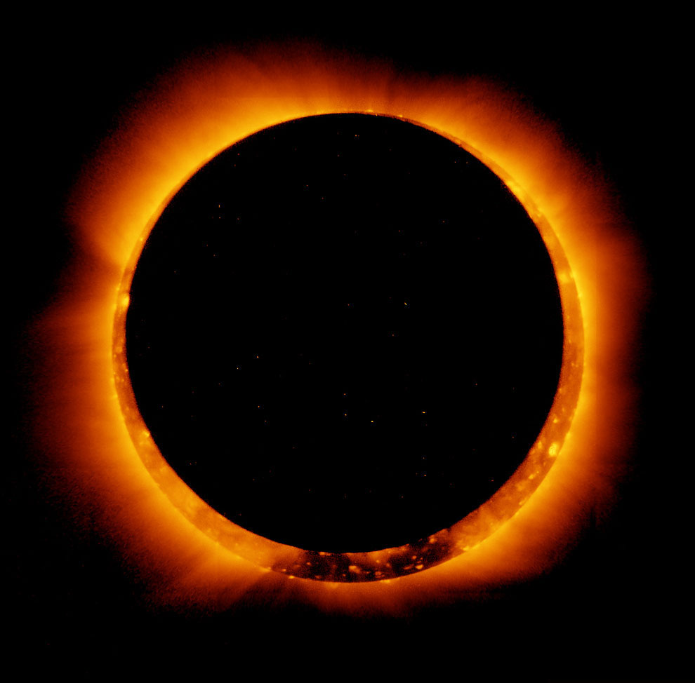 Необычное солнечное затмение: Луна в огненном кольце